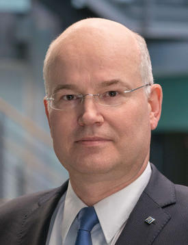 Dr. Andreas Wolf